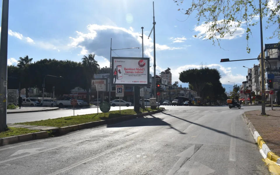 Dijital Reklam Ekranları Trafik Güvenliğini Etkiliyor mu?