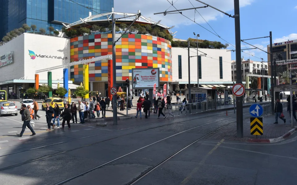 KVKK Çağında Akıllı Billboardlar: Kamera ve Sensör Kullanımının Sınırları