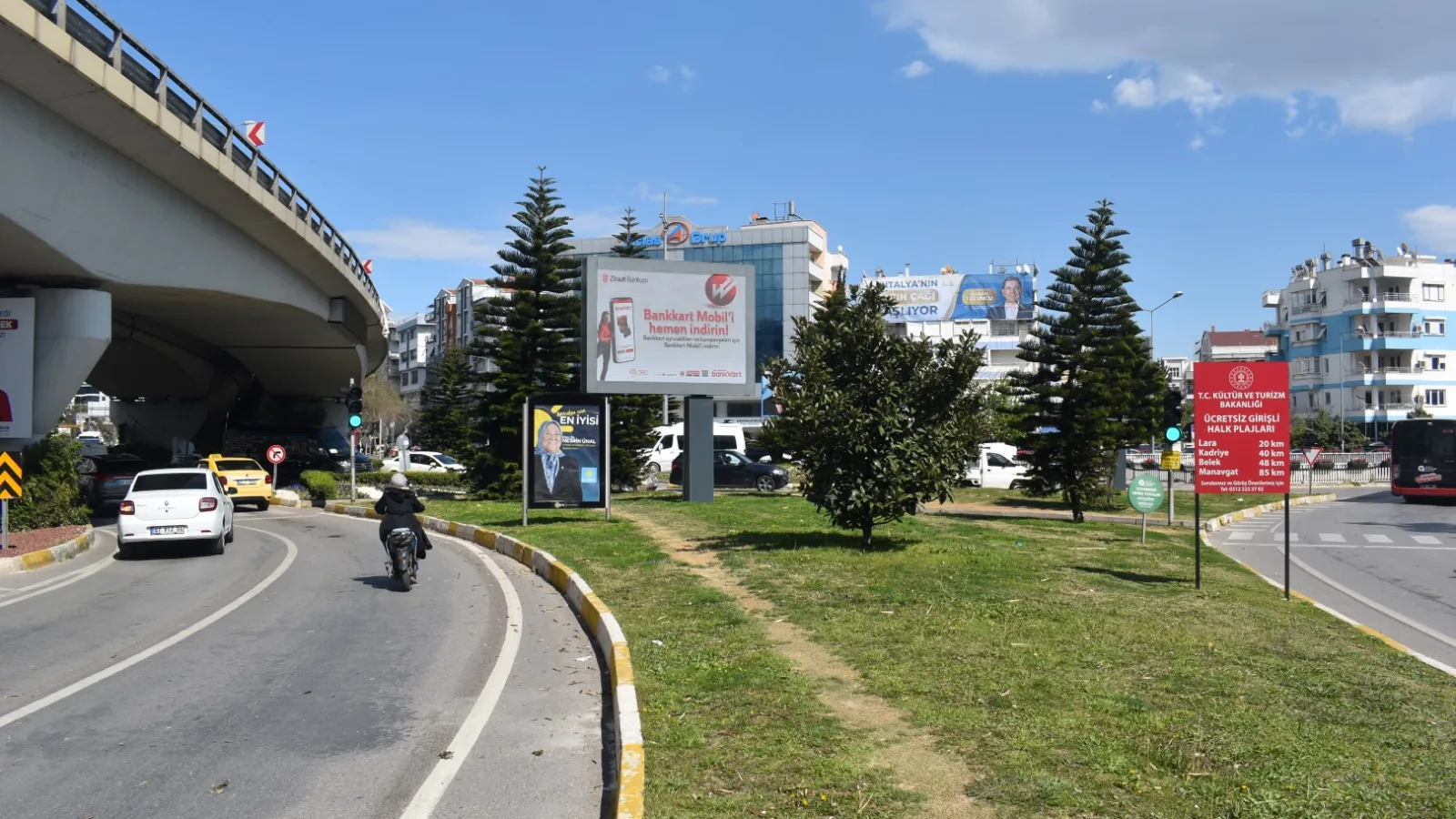 Klasik Billboardlar Ölüyor mu? OOH ve DOOH Arasındaki Yeni Güç Dengesi