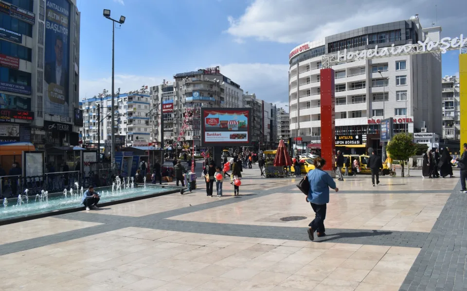 Türkiye’de Açıkhava Reklamcılığı Gerçekten Büyüyor mu? Nominal ve Reel Analiz